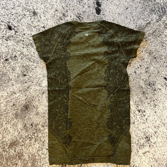Lululemon Green Swiftly Tech Tee - Picture 2 of 4